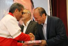 گزارش تصویری از اهداء جوایز  در همایش تجلیل از پرفسور علی اکبر جلالی چهره ماندگار شهرستان شاهرود 